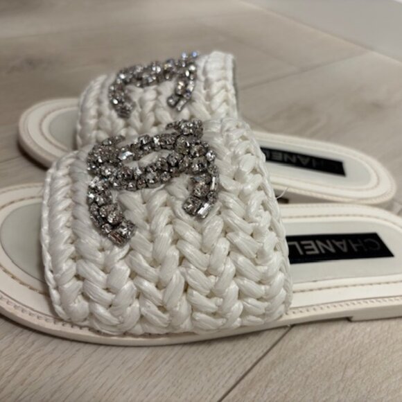 CHANEL Slides - Picture 3 of 12